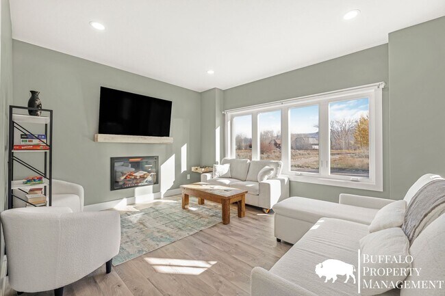 Building Photo - Brand new fully furnished home available for rent!!