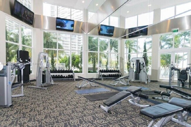 Building Photo - 901 Brickell Key Blvd