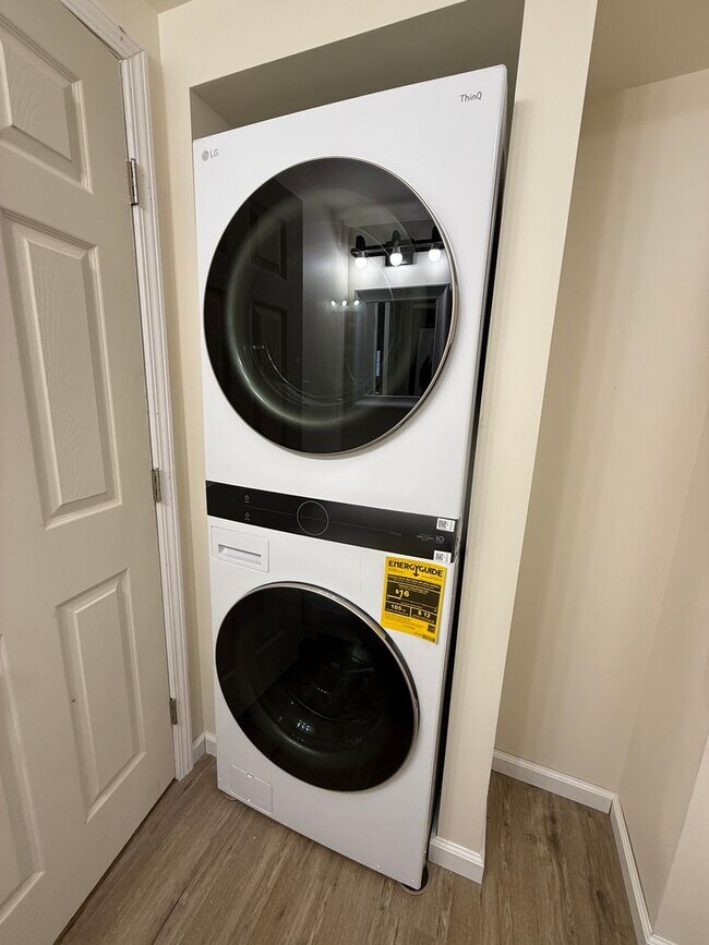 Building Photo - Renovated Apartments on Main Street in Myersville