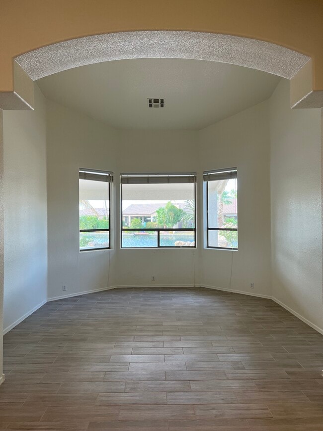 Building Photo - 814 W Beechnut Dr