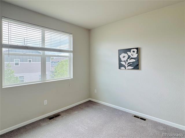 Building Photo - 1070 Oak Cir