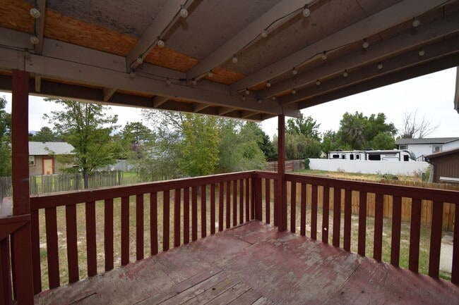 Building Photo - Comfortable Kearns 4-Bed Home with Spacious layout & Private Yard