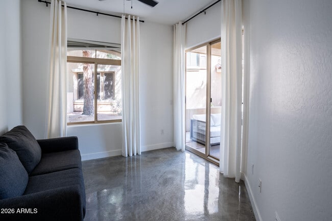 Building Photo - 11000 N 77th Pl