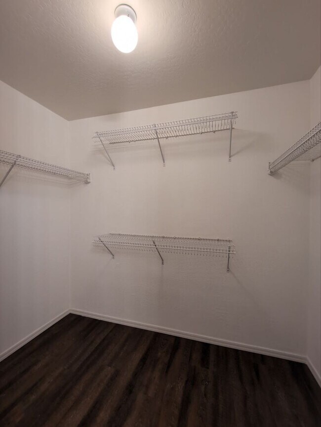 Building Photo - Charming 3 bedroom w/ Den home, ready for immediate move-in!