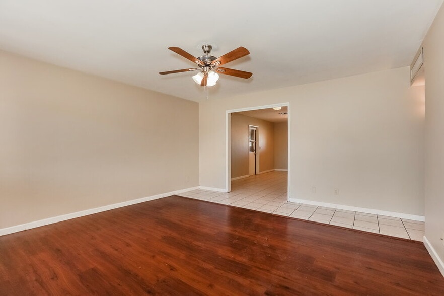 Building Photo - 1544 E Clover