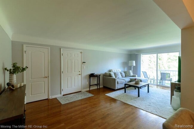 Building Photo - 487 N Eton St