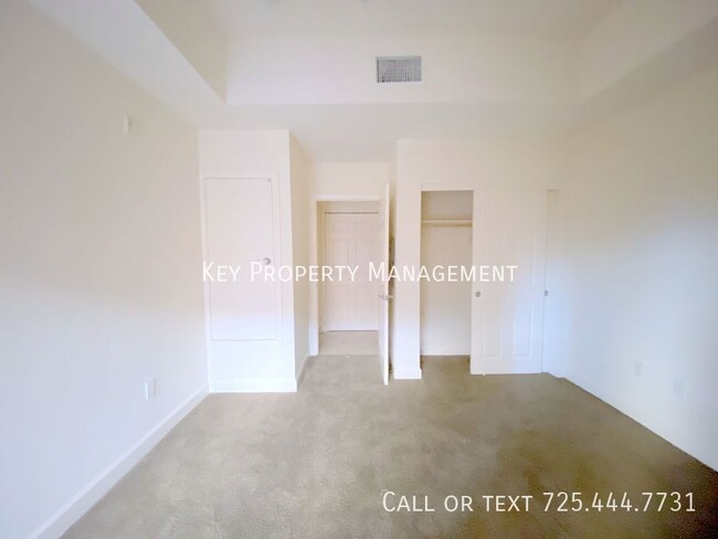 Building Photo - 2 BEDROOM CONDO AT PARK AVENUE OFF THE LAS...