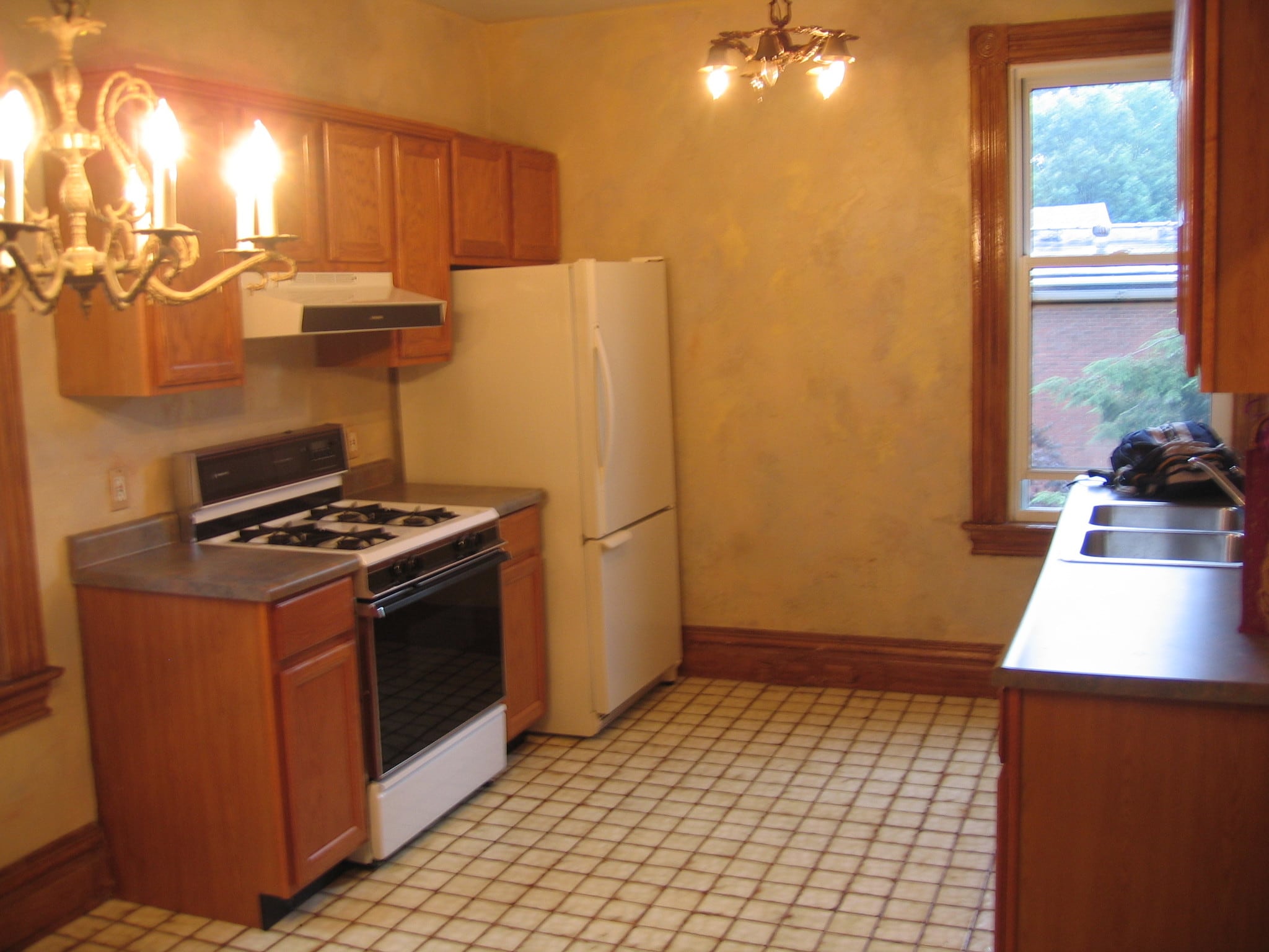 Building Photo - 719 Savannah Ave