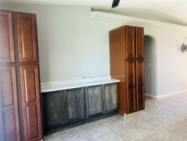 Building Photo - 9927 S Phoenix Dr