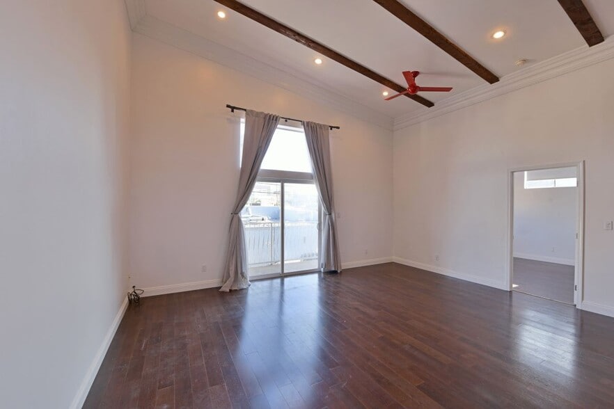 Building Photo - 7929 Blackburn Ave