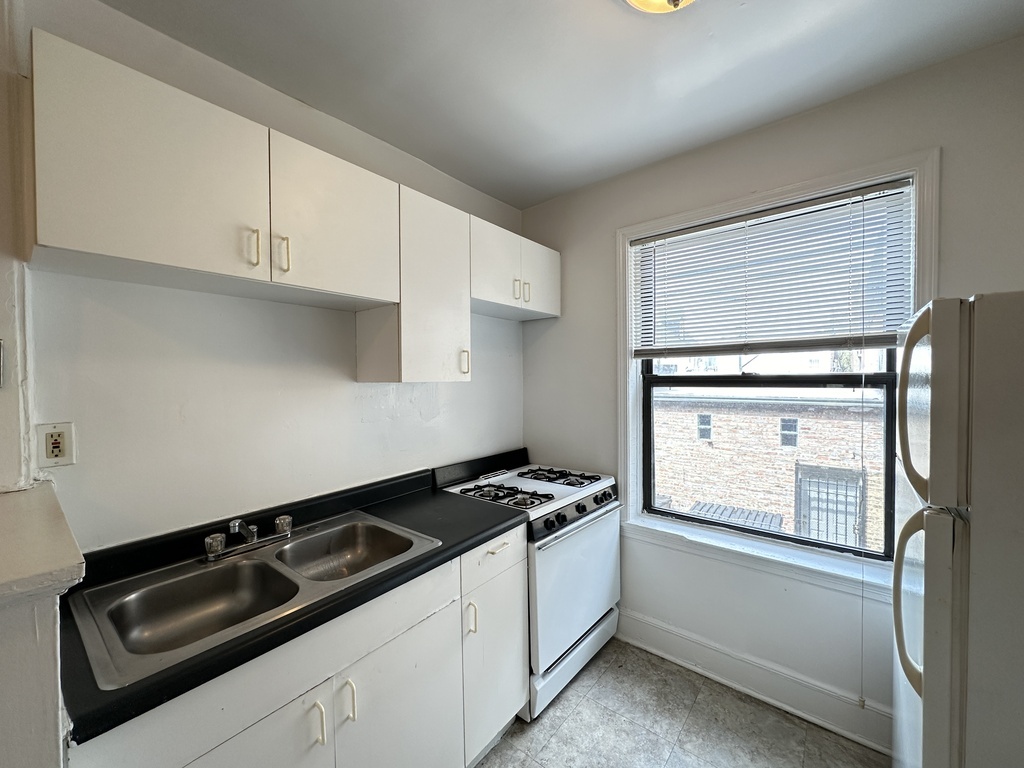 Building Photo - 2338 N Spaulding Ave