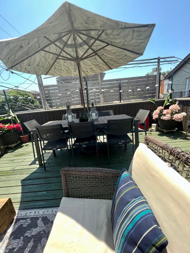 Rooftop deck - 1525 N Maplewood Ave