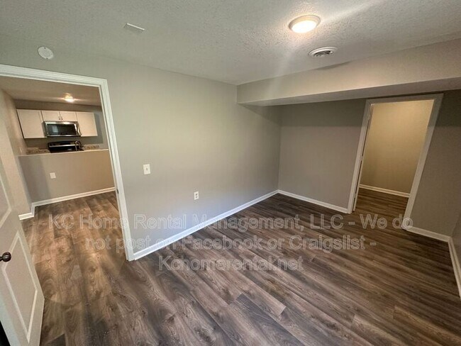 Building Photo - 4140 E 60 Terrace