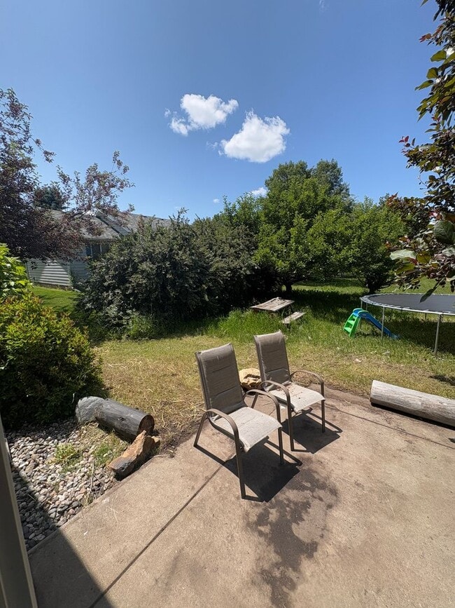 Building Photo - Classic 3 Bedroom 2 Bath Home with Attache...
