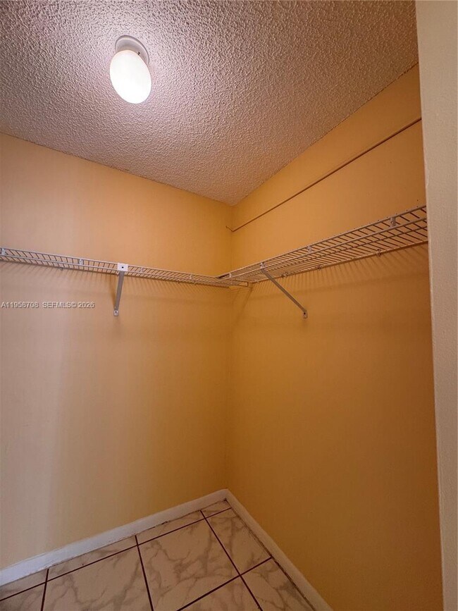 Building Photo - 16919 N Bay Rd