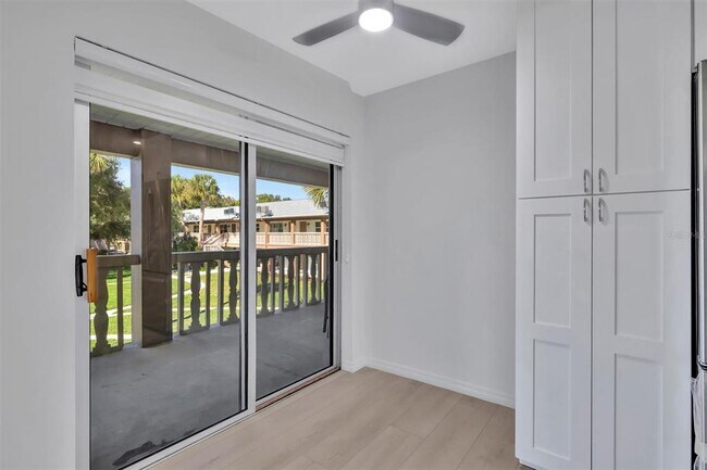 Building Photo - 650 Pinellas Point Dr S