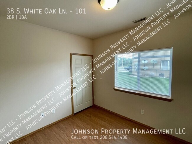 Building Photo - 38 S White Oak Ln