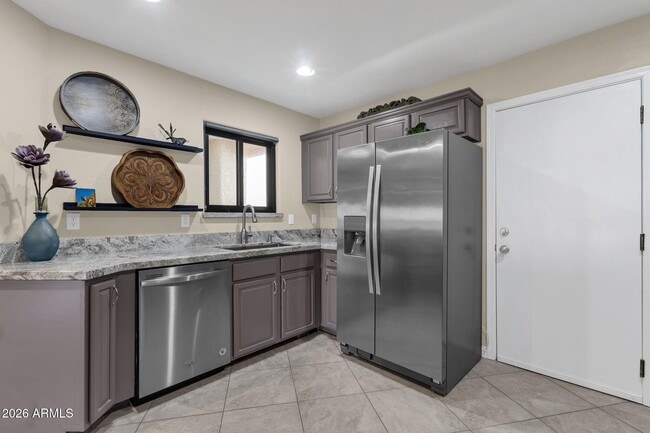 Building Photo - 16019 E Sunflower Dr