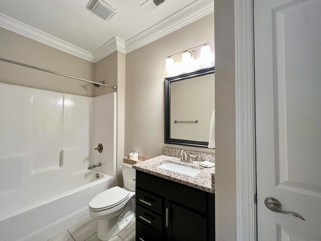 Building Photo - 9015 Seven Lakes Dr