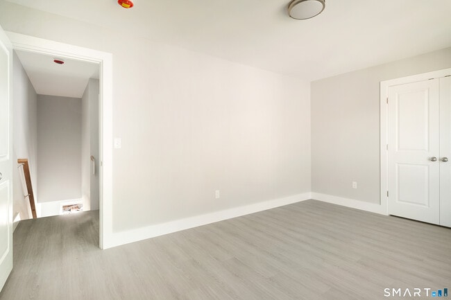 Building Photo - 91 Taft Pointe