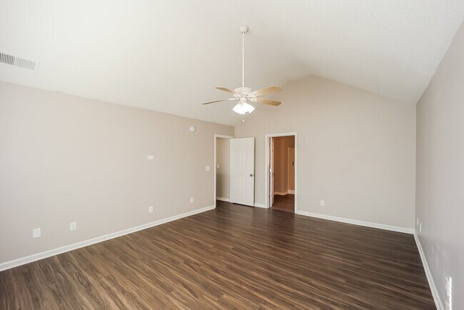 Building Photo - 6083 Trotters Cir
