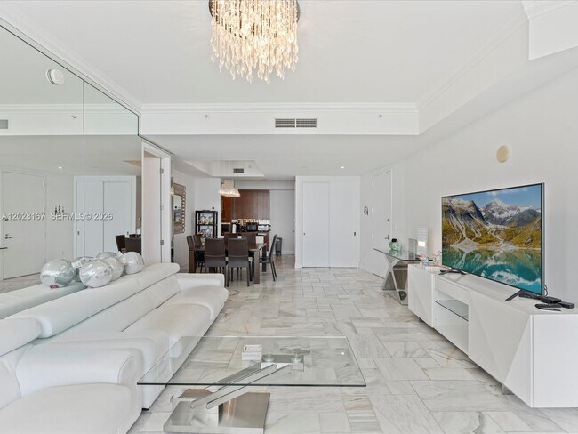 Building Photo - 18101 Collins Ave