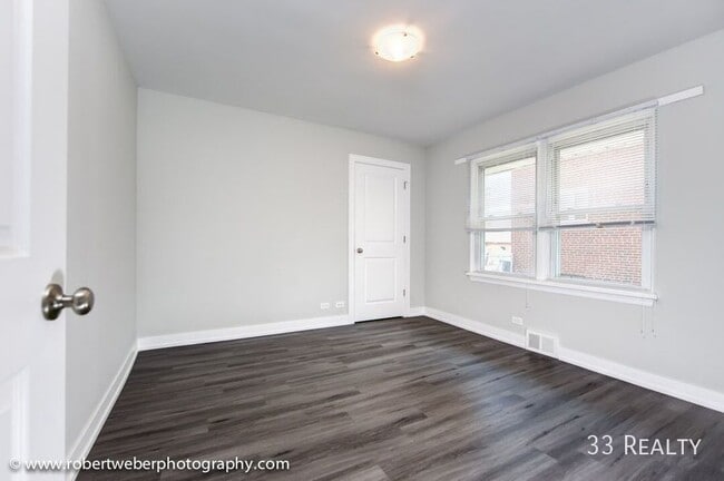 Building Photo - BEAUTIFUL LARGE 2B/2B W/IN-UNIT LAUNDRY......