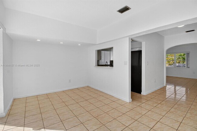 Building Photo - 2464 SW 19th St