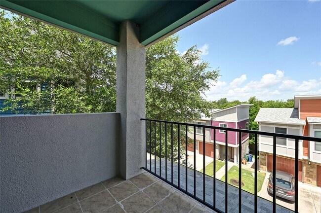 Building Photo - 1504 Lorraine Loop