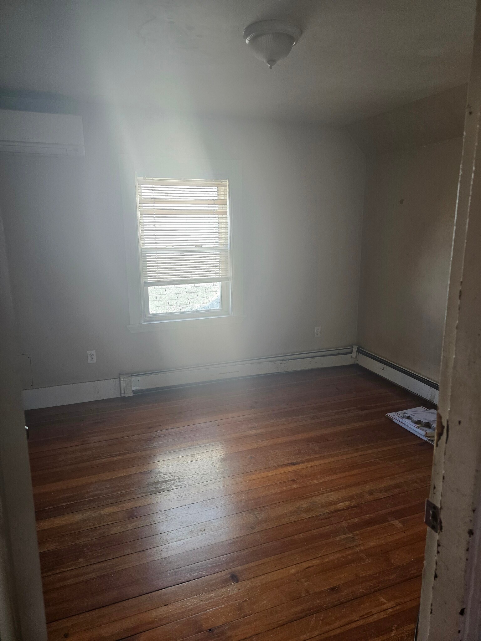 Building Photo - 38 Claybourne St