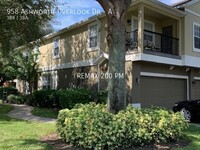 Building Photo - Conveniently Located Three Bedroom Townhou...