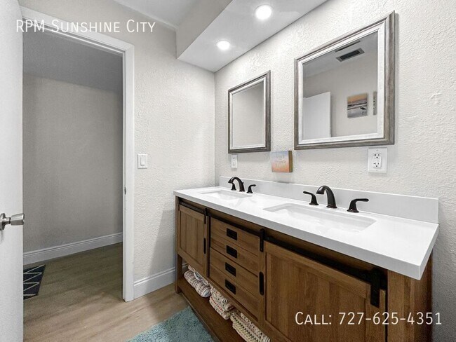 Building Photo - 2505 Bay Blvd