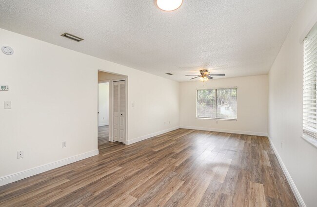 Building Photo - 2290-2296 Fox Hollow Dr.