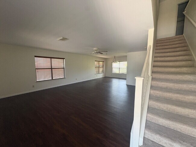 Building Photo - Spacious 4 Bedroom Home in Live Oak