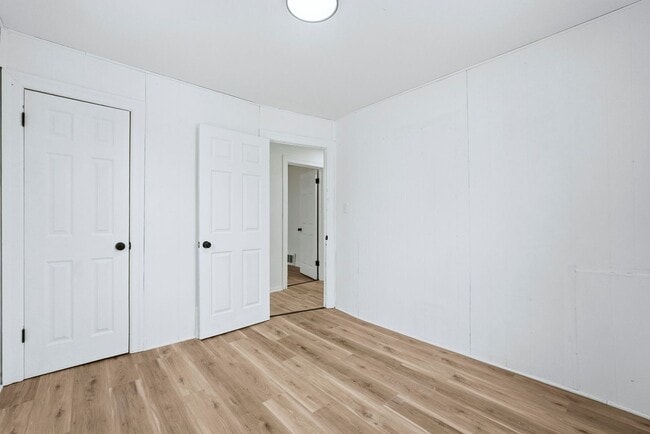 Building Photo - Spacious 4 Bedroom House with New Updates