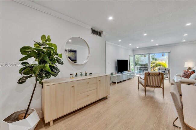 Building Photo - 9225 SW 87th Ave