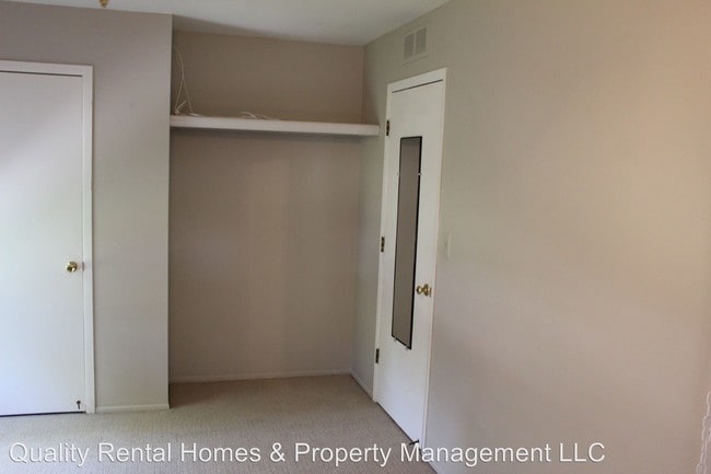 Building Photo - 2 br, 1 bath House - 7490 Hampton Dr.