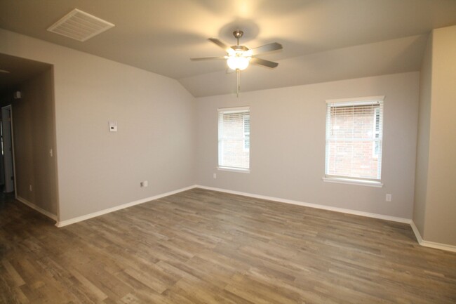 Building Photo - Cute 3 Bedroom Duplex in Edmond