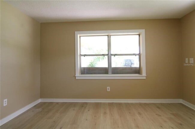 Building Photo - 1388 Whitewood Dr