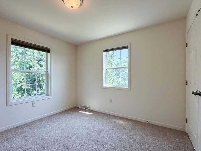 Building Photo - 271 Wildflower Dr