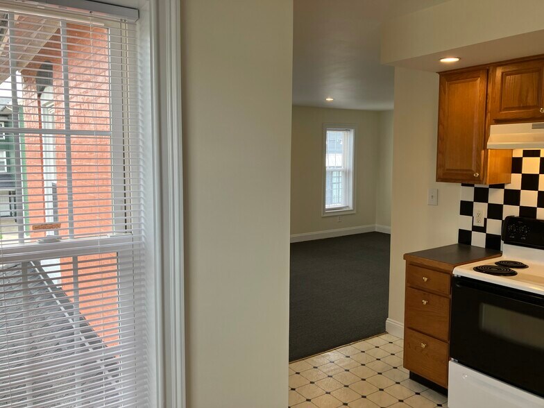 Building Photo - 509 Pine St