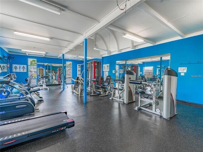 Building Photo - 3821 Club Cir