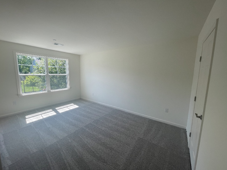 Building Photo - 269 Thompson Ave