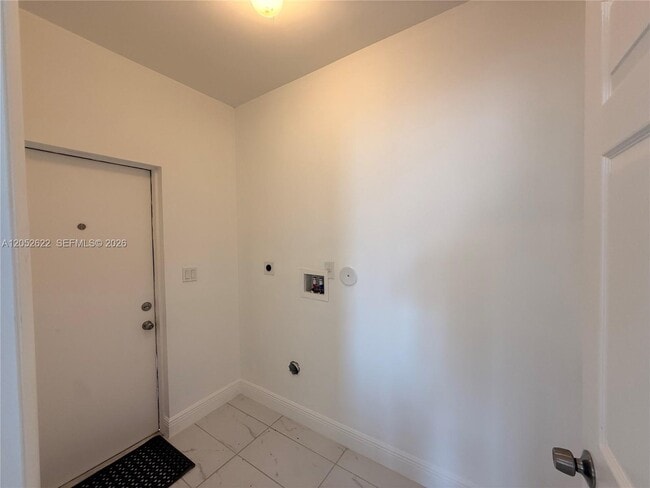 Building Photo - 3025 NW 23rd Ave
