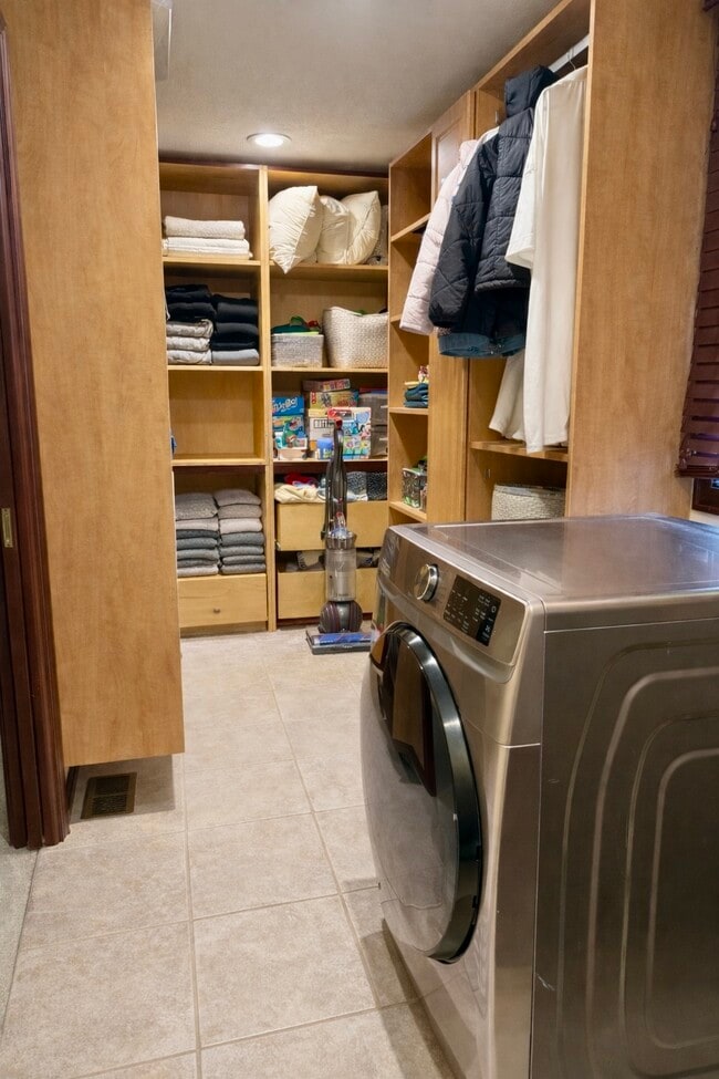 Building Photo - 41 Haskins Ln N