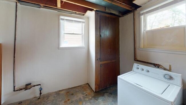 Building Photo - 820 N 13th St