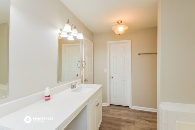 Building Photo - 220 McGarity Dr