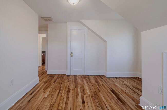 Building Photo - 11 Piney Ridge Rd