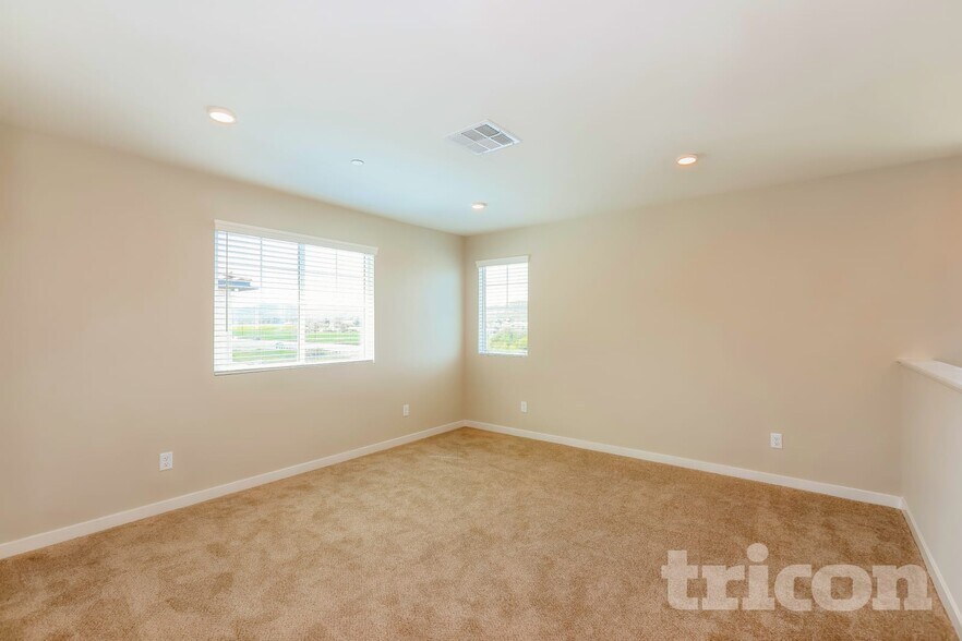 Building Photo - 31532 Hans Dr