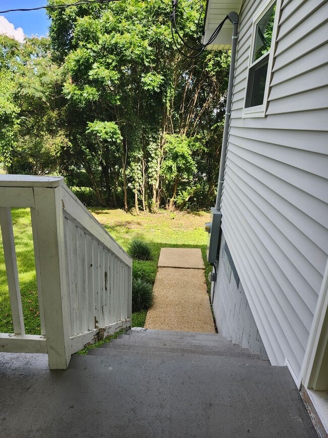Building Photo - 2 bedroom 1 bath fully updated home in Eas...